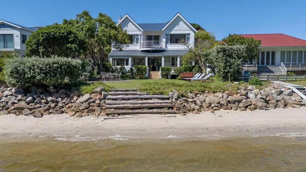 Brushwood 5-Bedroom Holiday Home on Leisure Isle — photo 2 of 14