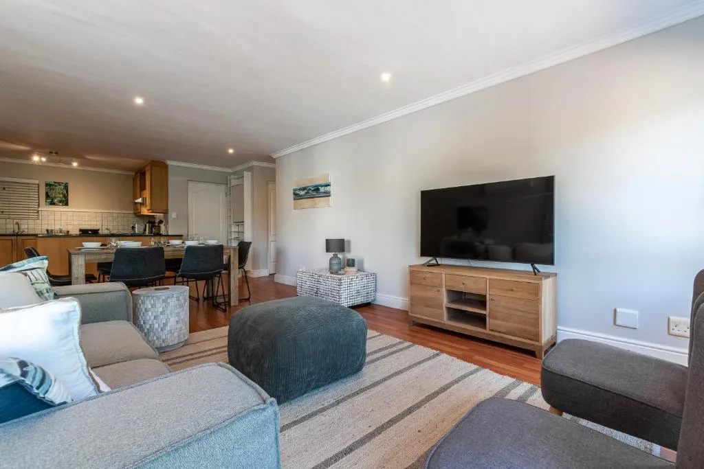Coral Isle Apartment — photo 5 of 12