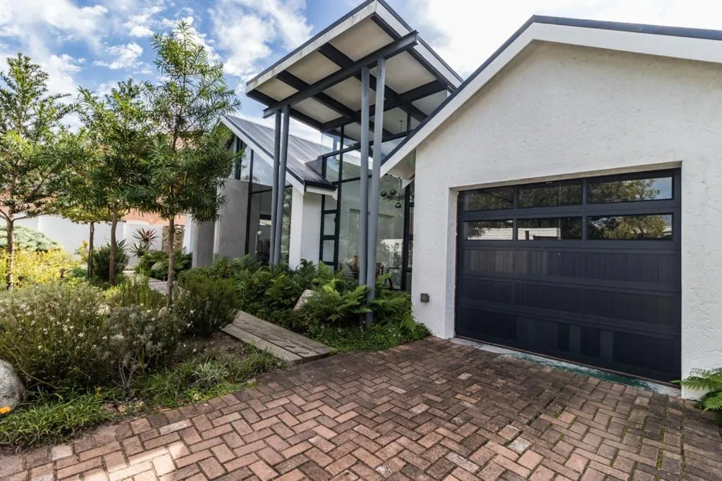 Leisure Isle 2 bedroom home with essential power. — photo 3 of 14