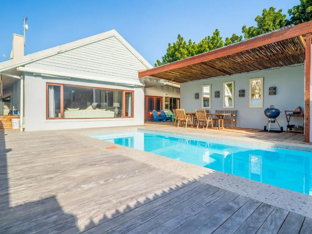 Pool House — holiday home on Leisure Isle, Knysna