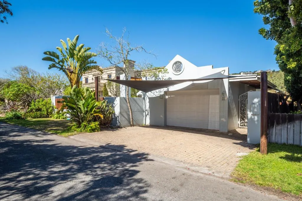 Pool House — photo 4 of 14