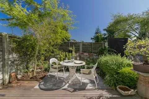 Separate Private Room, Own Entrance, Leisure Isle — guest house on Leisure Isle, Knysna