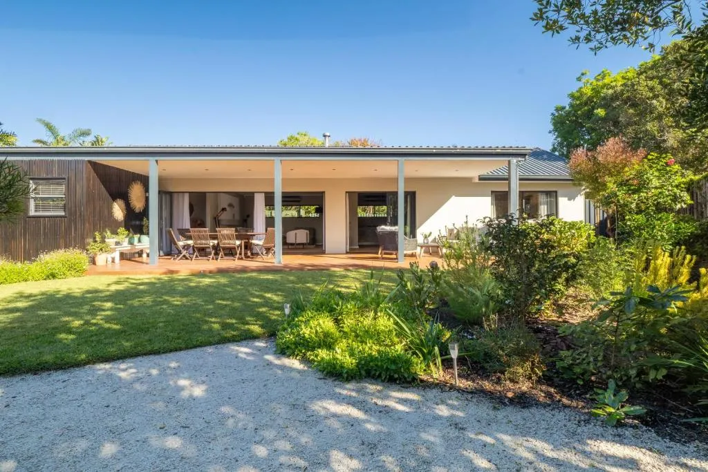 Stylish Island Villa — holiday home on Leisure Isle, Knysna