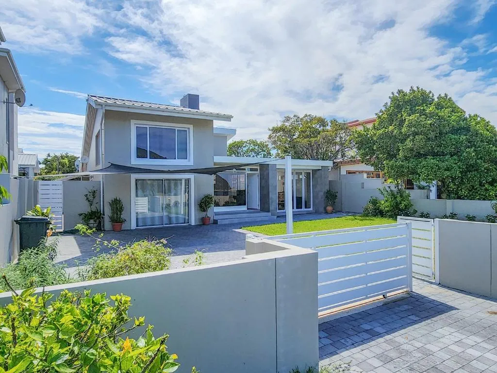 The Leisure of Dolce Far Niente — holiday home on Leisure Isle, Knysna