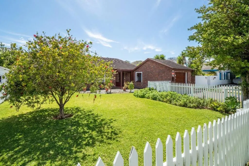 Tidswell Cottage Spacious Leisure Isle home — holiday home on Leisure Isle, Knysna