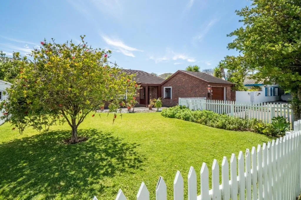 Tidswell Cottage Spacious Leisure Isle home — photo 2 of 14